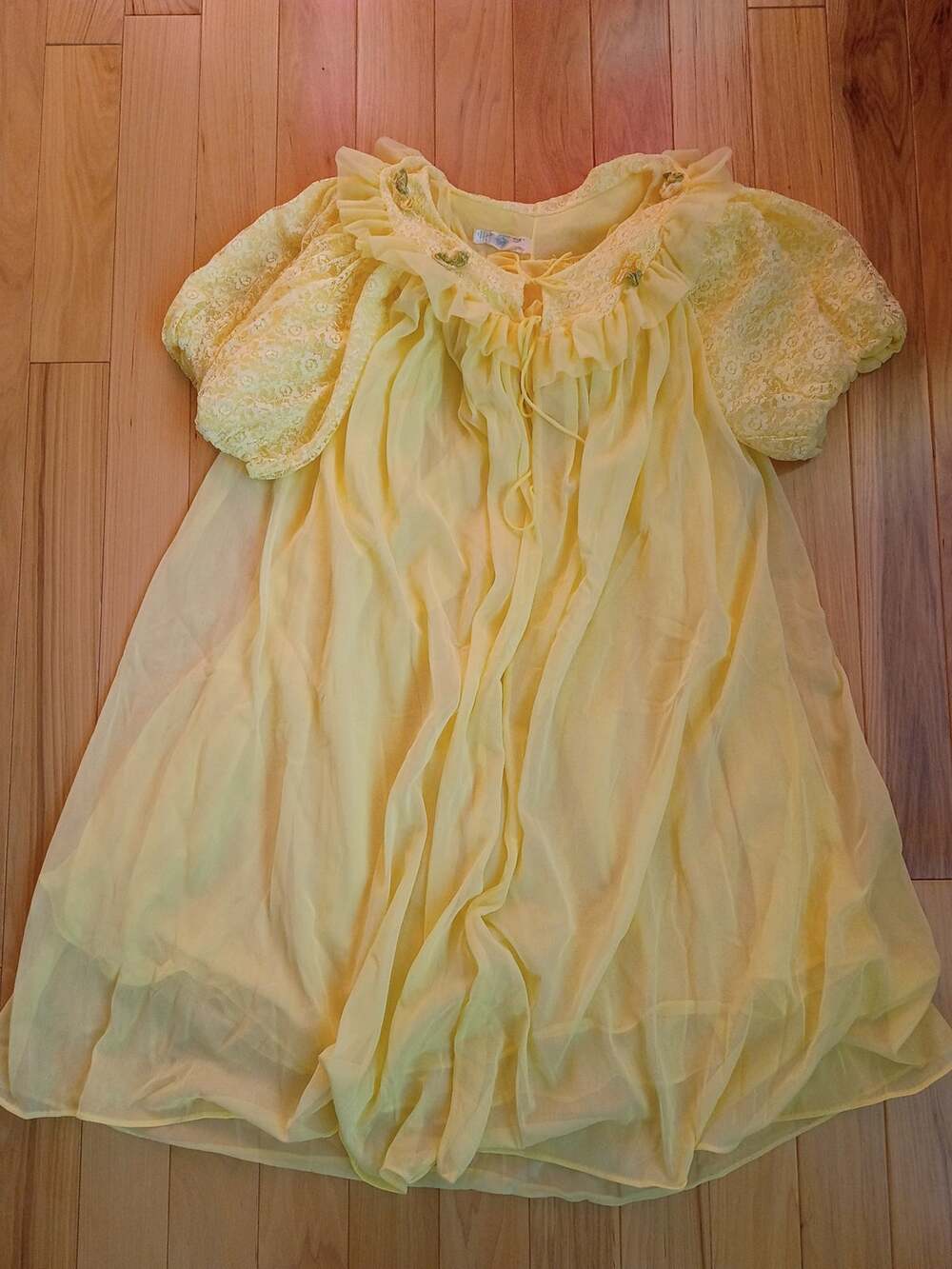 Vintage 1960s Durelle Yellow Chiffon 2pc Peignoir Set ILGWU Union Made Medium